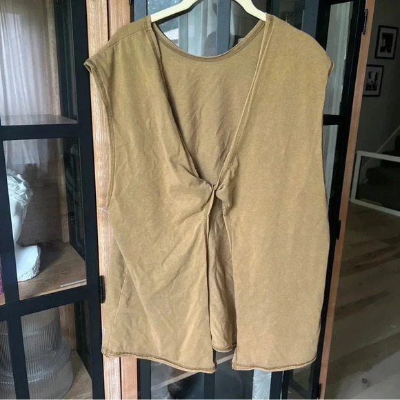 FP movement muscle tee khaki sand open back sleeveless oversized top twist - Picture 3 of 7